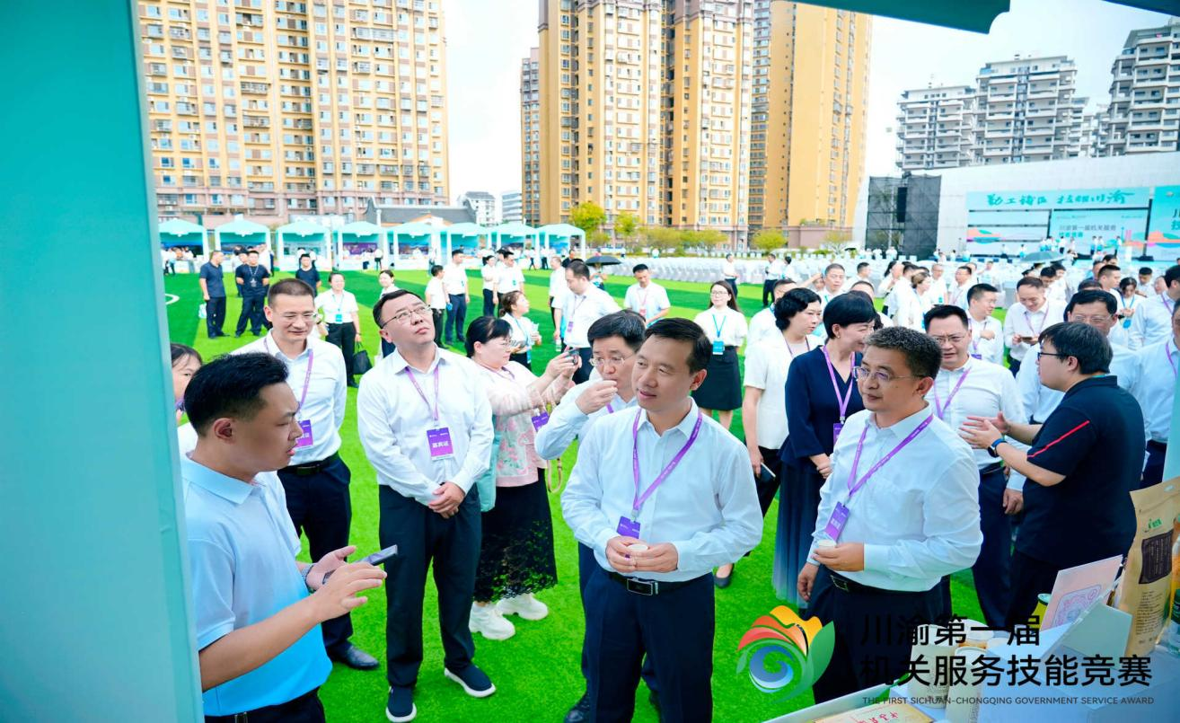 国省机关事务管理局领导在川渝第一届机关服务技能竞赛期间巡视广元展区